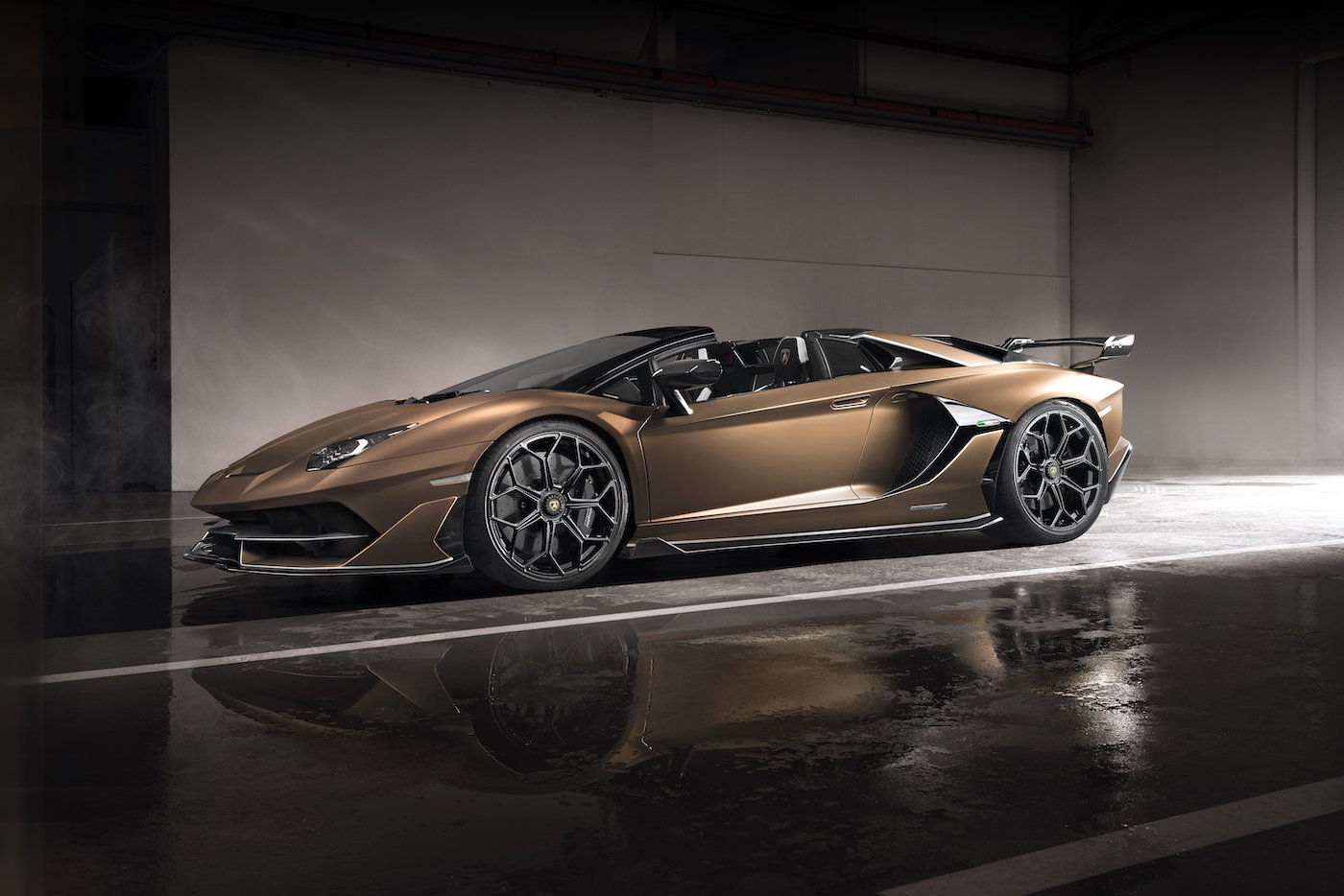 Oben ohne mit 350 km/h: Lamborghini präsentiert den Aventador SVJ Roadster in Genf 4