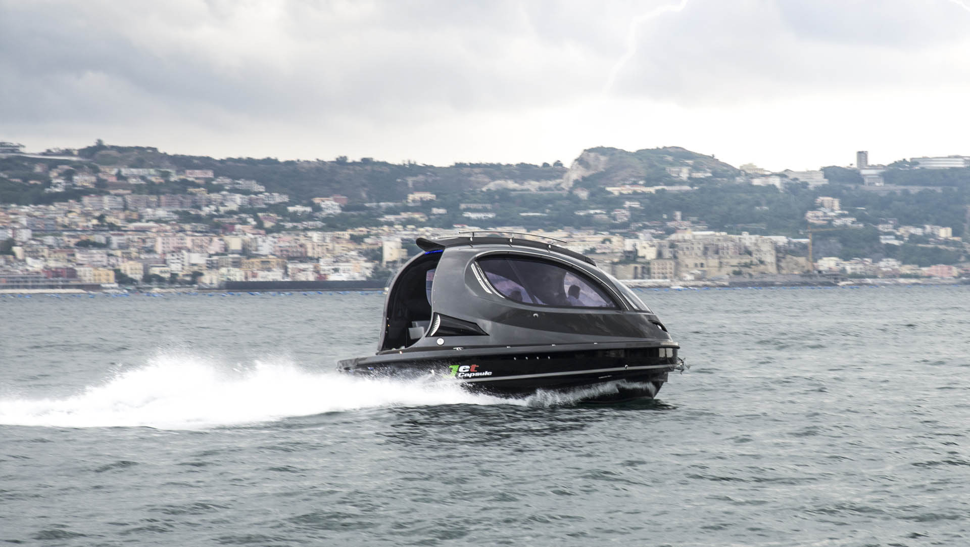 Ein perfektes Spielzeug für den Sommer: Das Jet Capsule Royal Version 011 Motorboot
