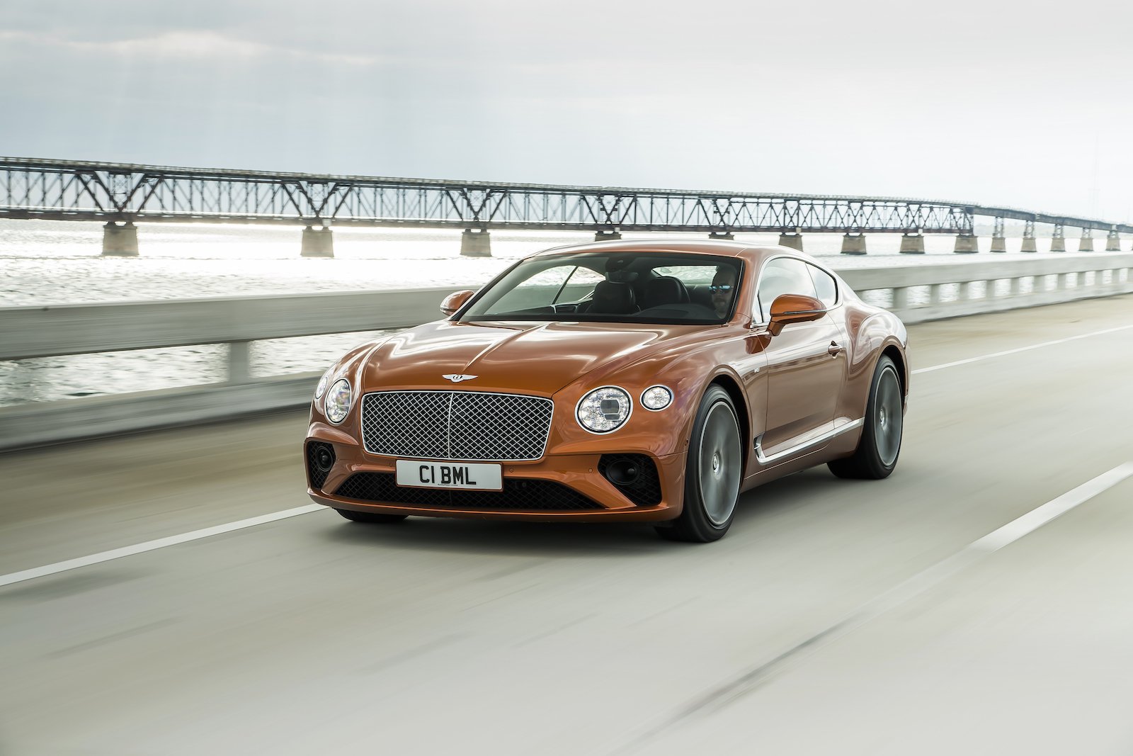 Elegant und handgefertigt: Der neue Bentley GT V8 Convertible und Continental GT V8 7