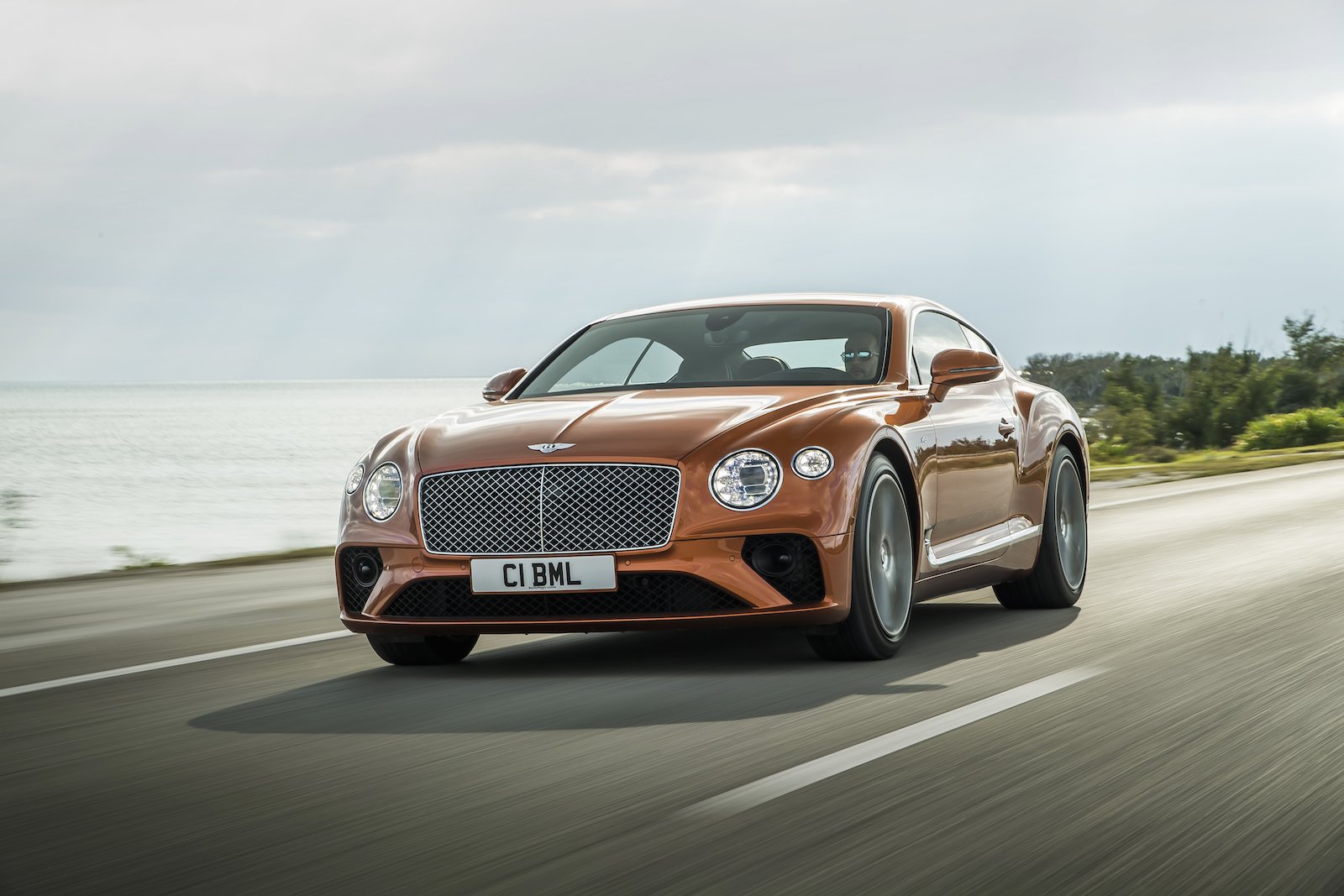 Elegant und handgefertigt: Der neue Bentley GT V8 Convertible und Continental GT V8 8