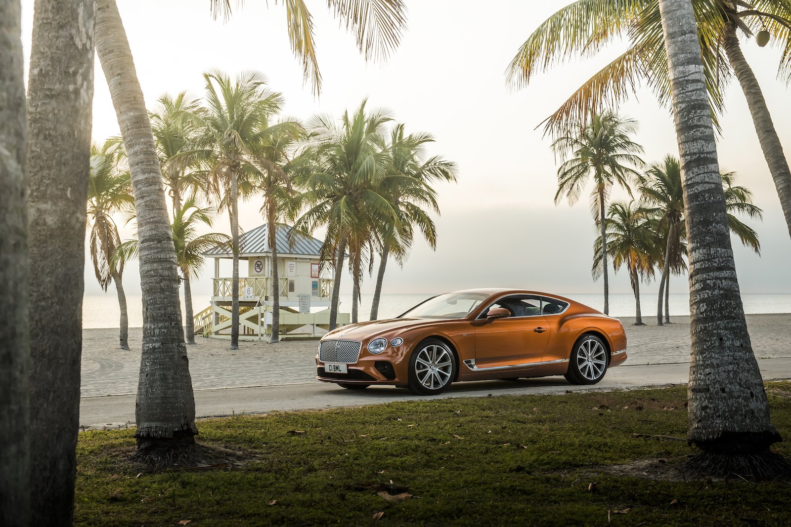 Elegant und handgefertigt: Der neue Bentley GT V8 Convertible und Continental GT V8