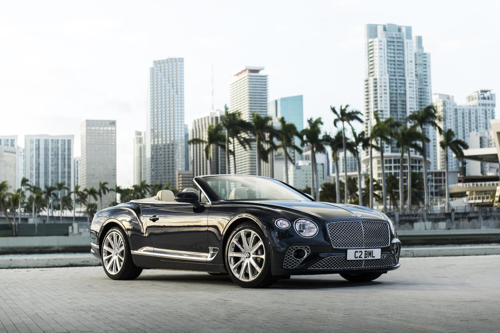 Elegant und handgefertigt: Der neue Bentley GT V8 Convertible und Continental GT V8