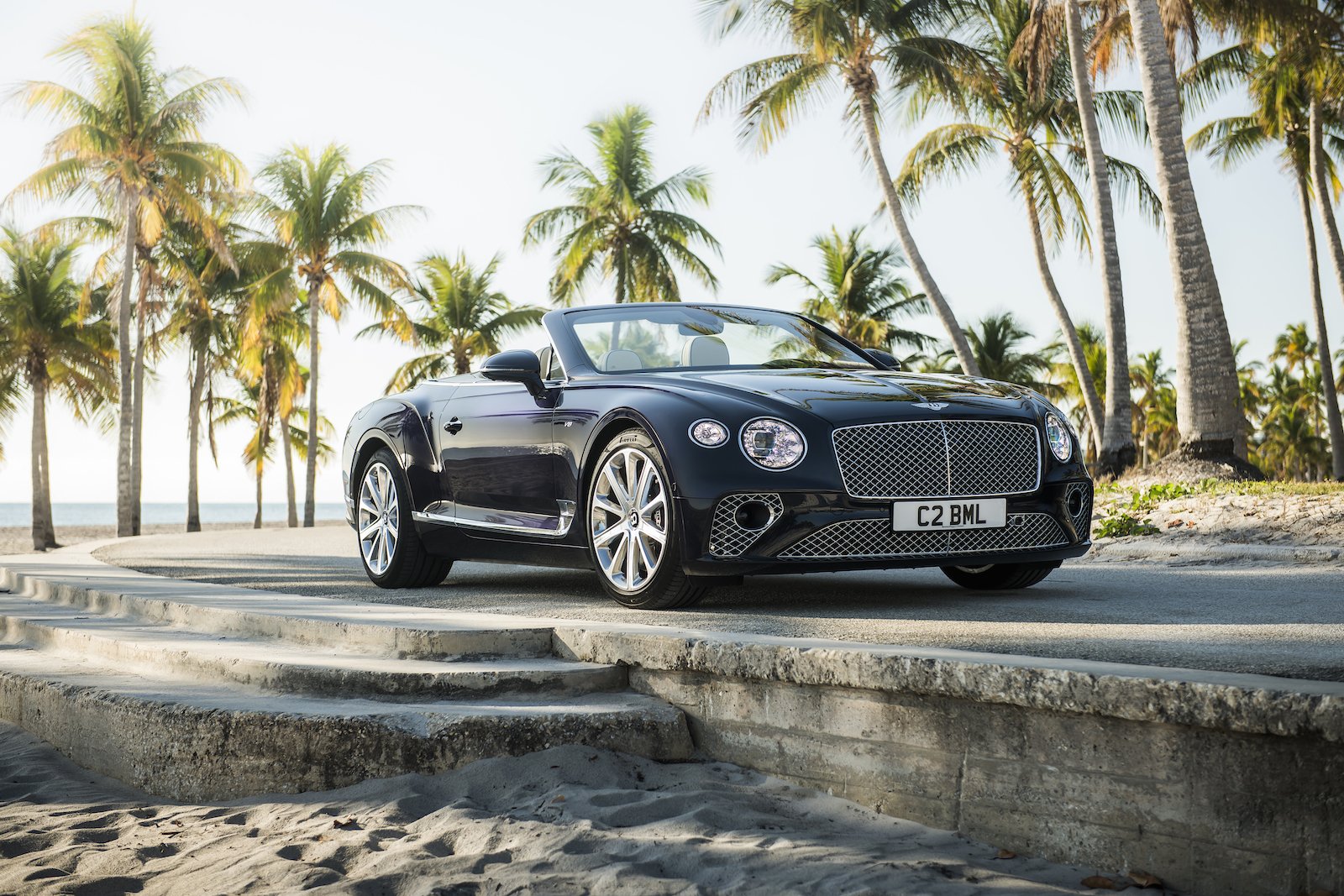 Elegant und handgefertigt: Der neue Bentley GT V8 Convertible und Continental GT V8 16