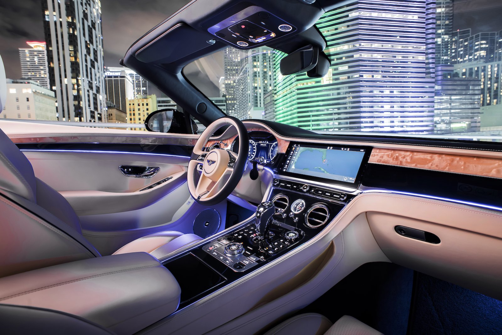 Elegant und handgefertigt: Der neue Bentley GT V8 Convertible und Continental GT V8