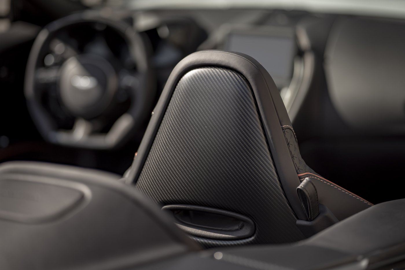 Aston Martin DBS Superleggera Volante: Ein Supersport-Cabrio mit 725 PS 12