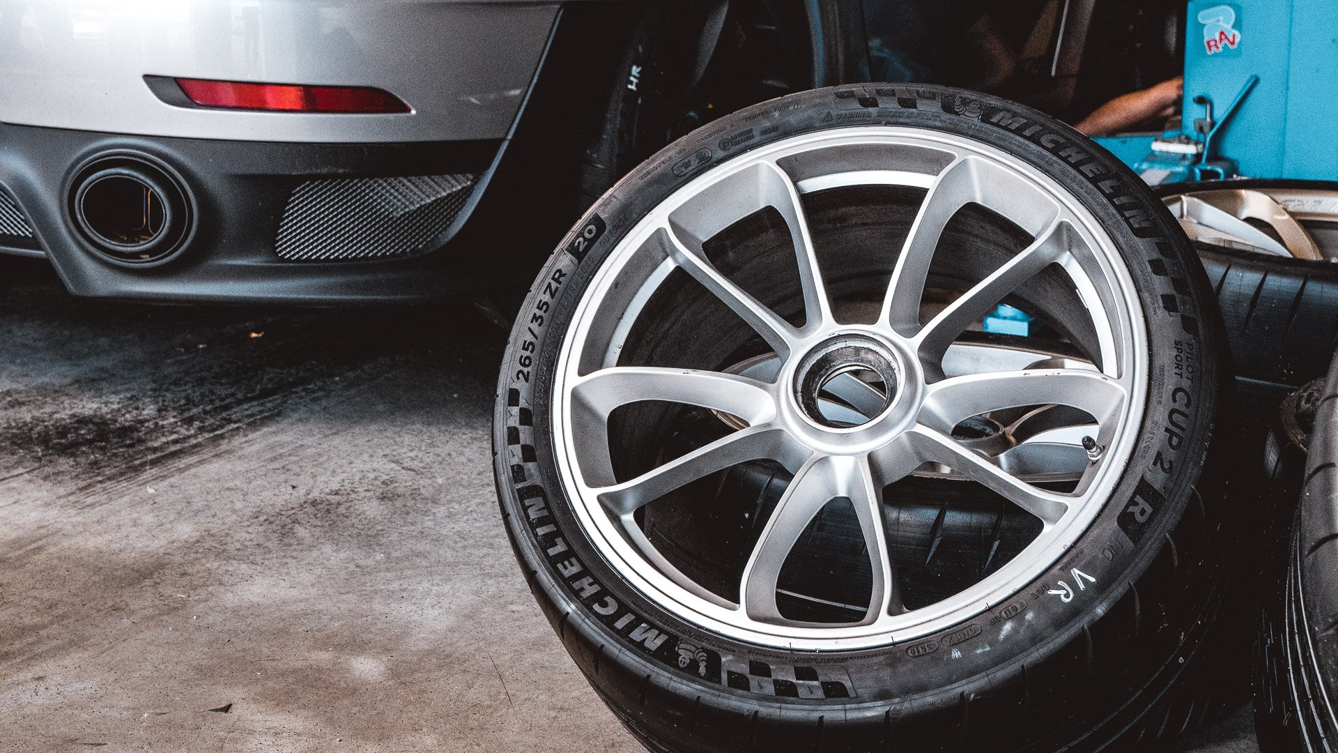 Michelins Semi-Slicks im Test: Cup 2 vs. Cup 2 R 10