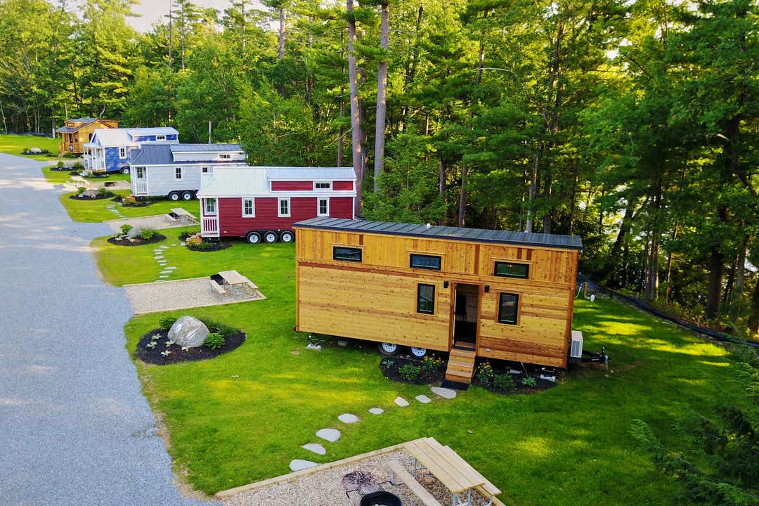 Übernachten auf kleinstem Raum: Das Tuxbury Tiny House Village