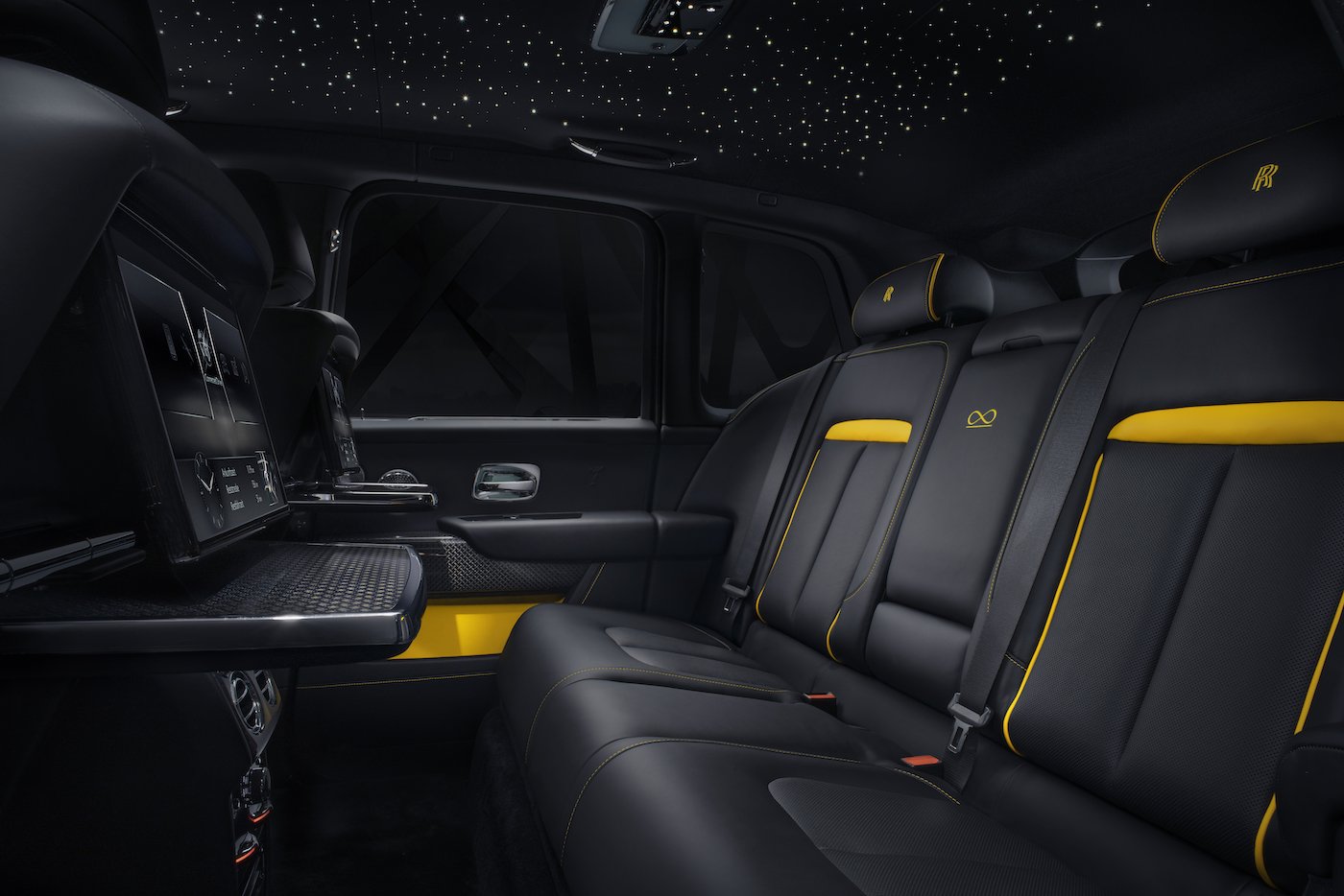 Rolls-Royce Cullinan Black Badge: Stärker als stark, schwärzer als die Nacht
