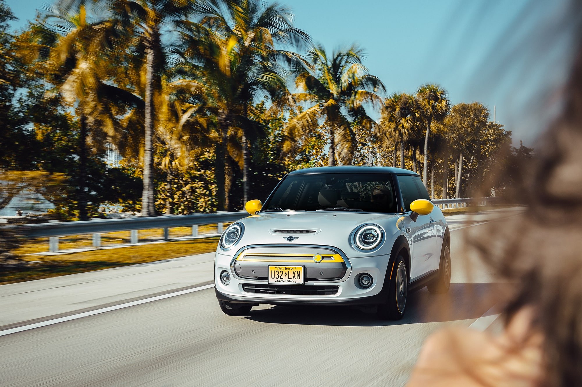 Nachhaltig durch Miami mit dem MINI Cooper SE 10