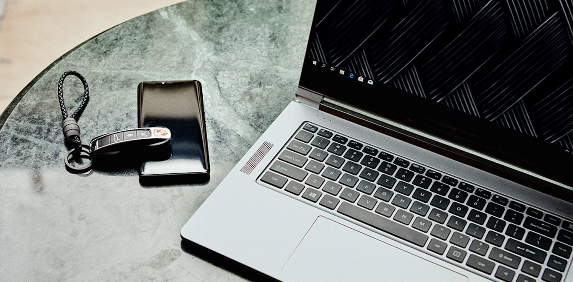 Der Porsche fürs Homeoffice: Das Porsche Design ULTRA ONE i7