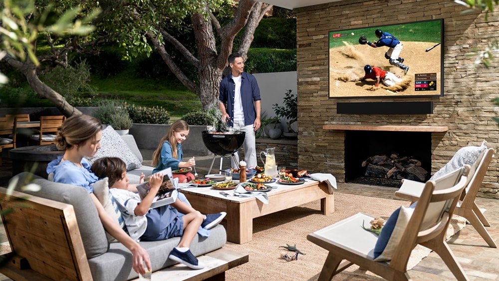Samsung präsentiert den ersten Outdoor-Fernseher: „The Terrace“
