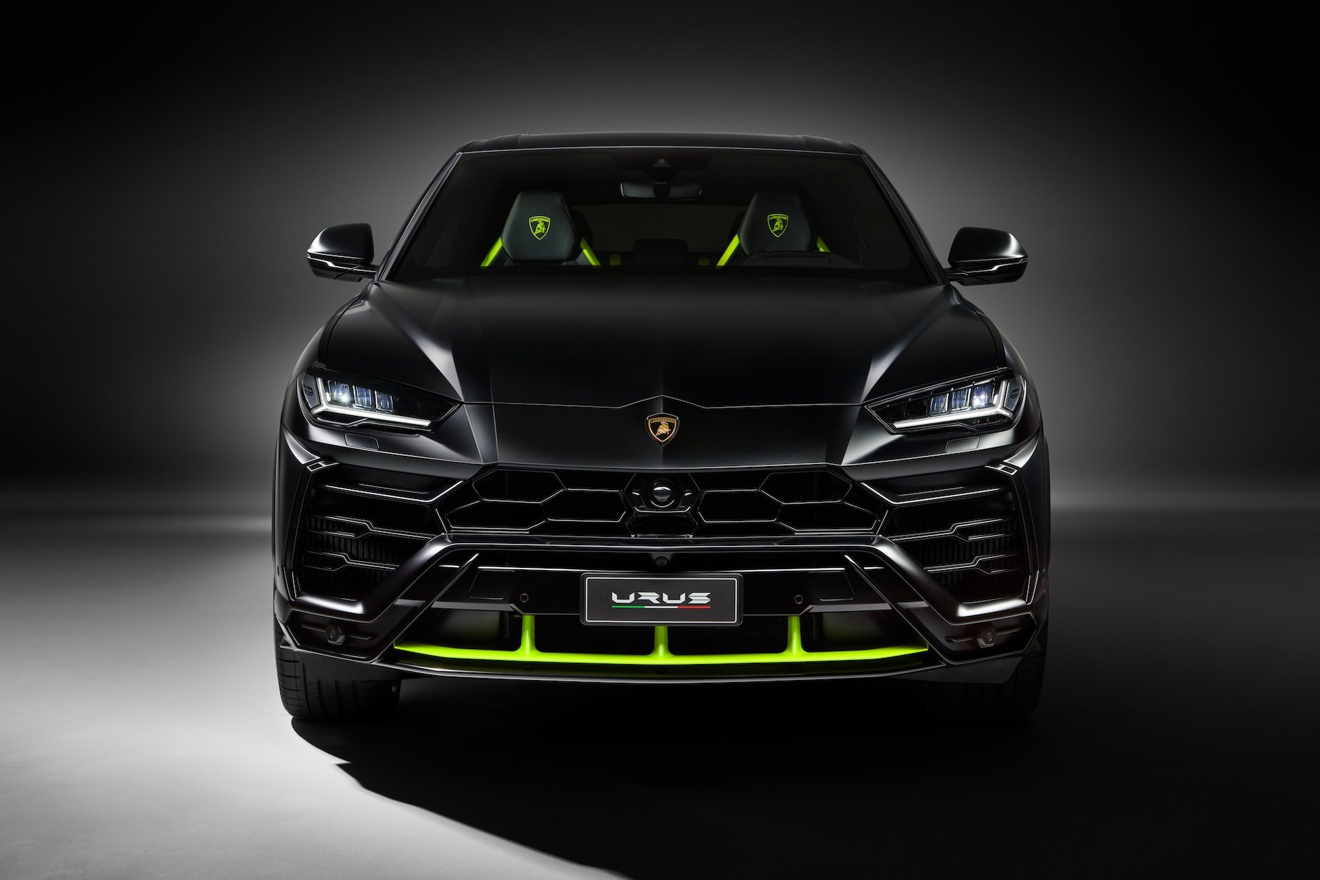 Der Lamborghini URUS zeigt sich in neuer Farbe: Die Graphite Capsule Edition 3